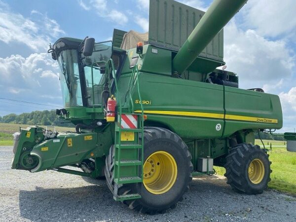 Moissonneuse-batteuse JOHN DEERE S690