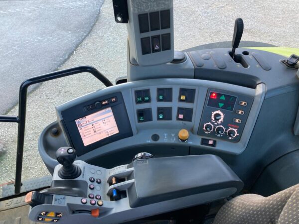 Claas AXION 820 – 220 CH