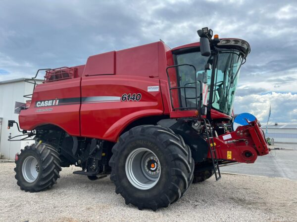 Moissonneuse batteuse Case IH 6140 - Coupe 7,00 m