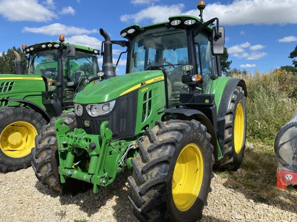 JOHN DEERE 6110M Neuf
