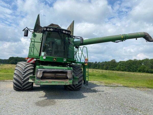 Moissonneuse-batteuse JOHN DEERE S690