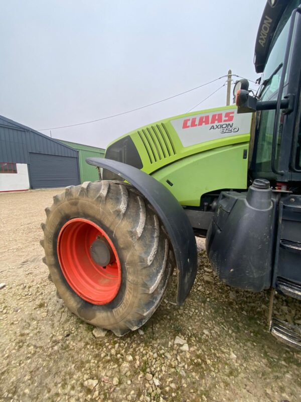 Claas AXION 820 – 190 CH