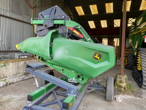 Moissonneuse batteuse JOHN DEERE T670I – Coupe  7,60 m