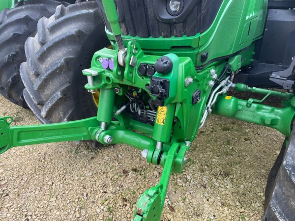 JOHN DEERE 6215R – 220 CH