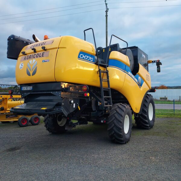 Moissonneuse-batteuse New Holland CH 7.70 Stage V