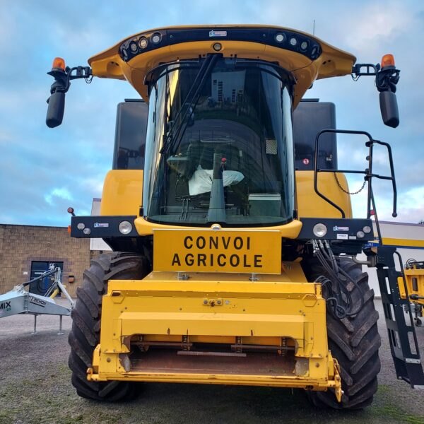Moissonneuse-batteuse New Holland CH 7.70 Stage V