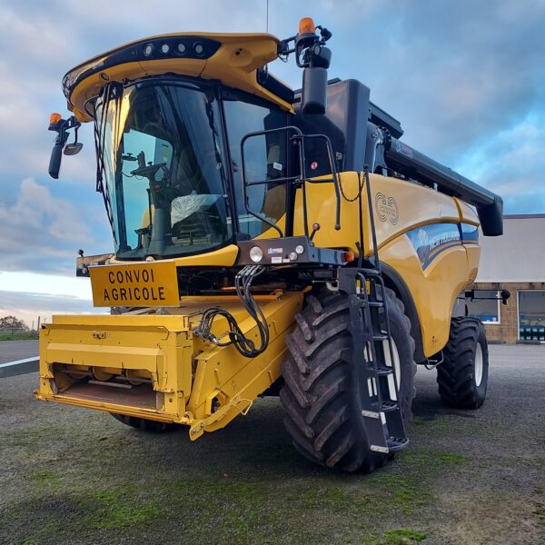 Moissonneuse-batteuse New Holland CH 7.70 Stage V