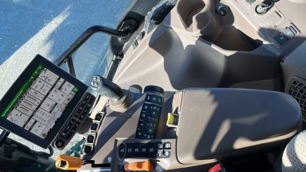 21591edb-eb0a-4dbc-92cb-7bc176654c22 JOHN DEERE 6155R Neuf
