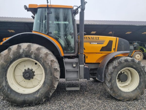 RENAULT ATLES 925 RZ – 225 CH – 2002 