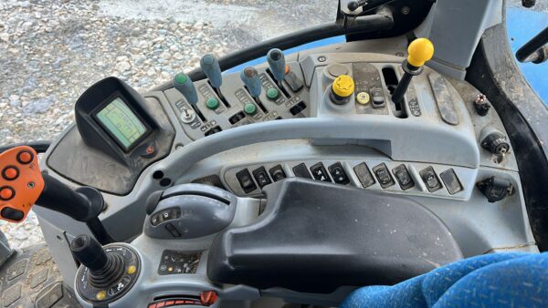 NEW HOLLAND T7050 POWER COMMAND – 220 CH