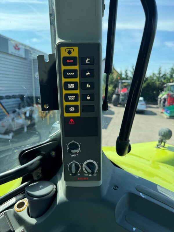 Claas ARION 650 – 180 CH