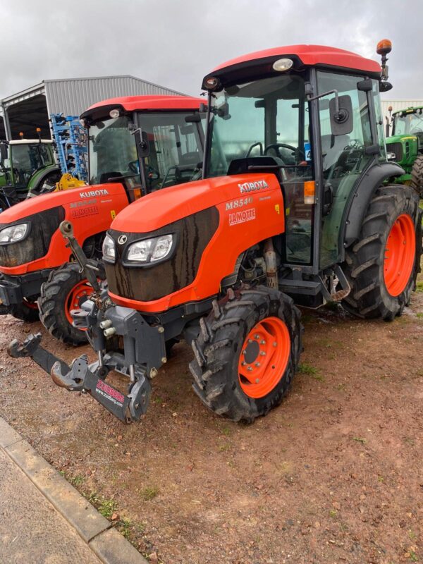 KUBOTA M8540 NARROW AVEC RELEVAGE AVANT 