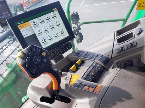 Moissonneuse batteuse JOHN DEERE S770i – Coupe : 9,00 m