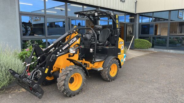 CHARGEUSE ÉLECTRIQUE JCB 403 ETECH