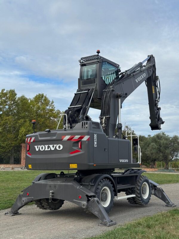 VOLVO EW220E