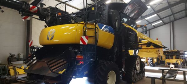 NEW HOLLAND CR 9.90 ST