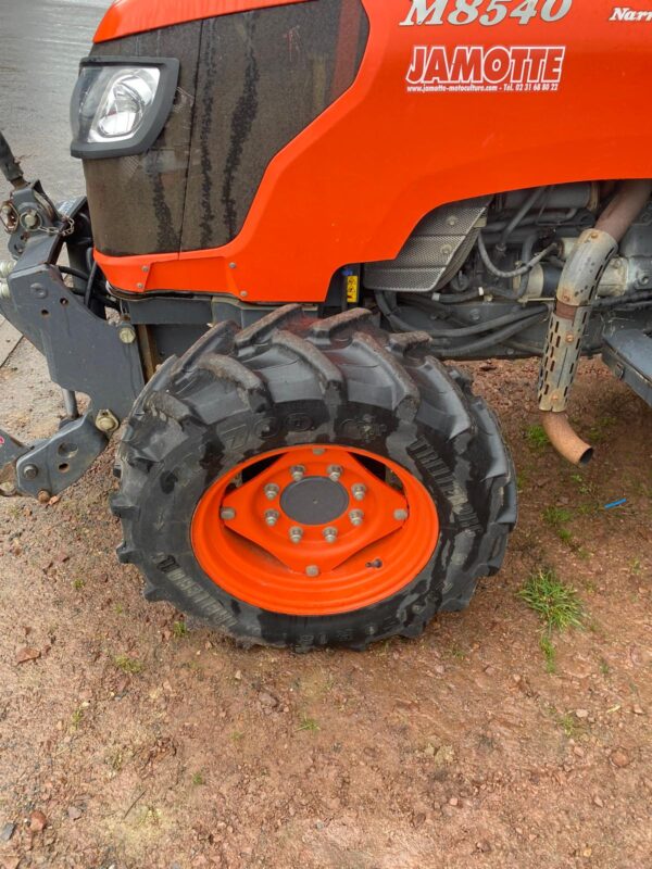 KUBOTA M8540 NARROW AVEC RELEVAGE AVANT 