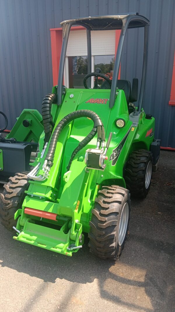 VALET DE FERME COMPACT AVANT 423