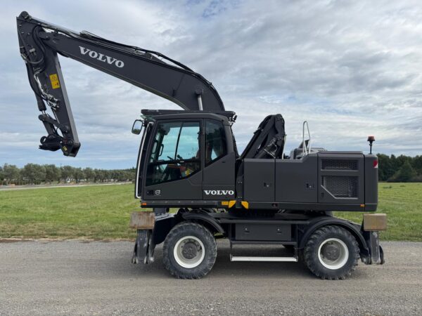 VOLVO EW220E