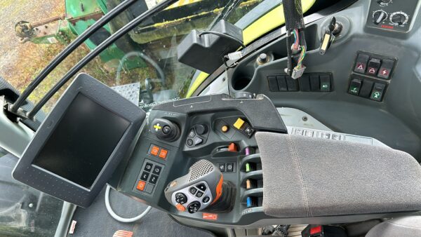 Claas AXION 920 – 320 CH