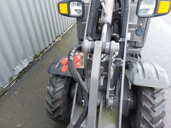 MINI CHARGEUSE MECALAC MCL2