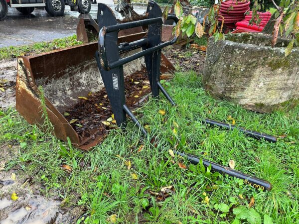 CHARIOT TÉLESCOPIQUE ROTATIF MANITOU MRT 1440 EASY