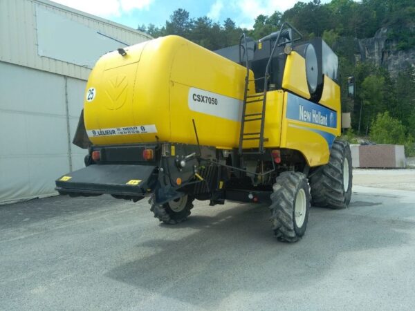 71dbf21b-0ff2-4f1b-866c-d6e0c5491c5e Moissonneuse batteuse NEW HOLLAND CSX 7050
