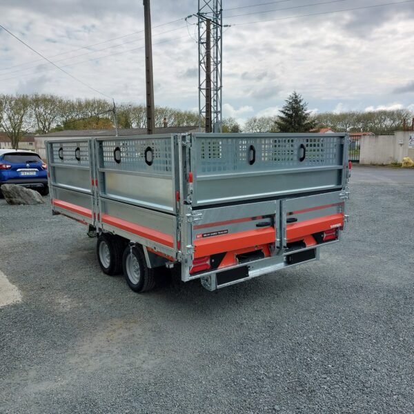 BRIAN JAMES TIPPER – BENNE BASCULANTE – 4,00 m × 2,00 m 