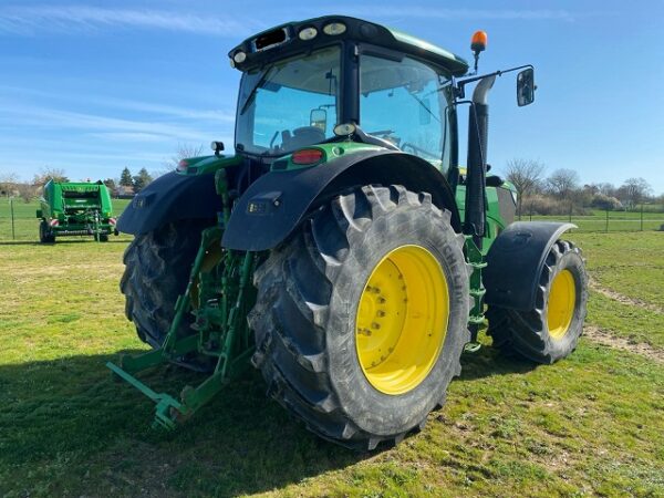 JOHN DEERE 6210R – 210 CH