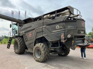 MOISSONNEUSE-BATTEUSE MASSEY FERGUSON IDEAL 8 PL 4 RM