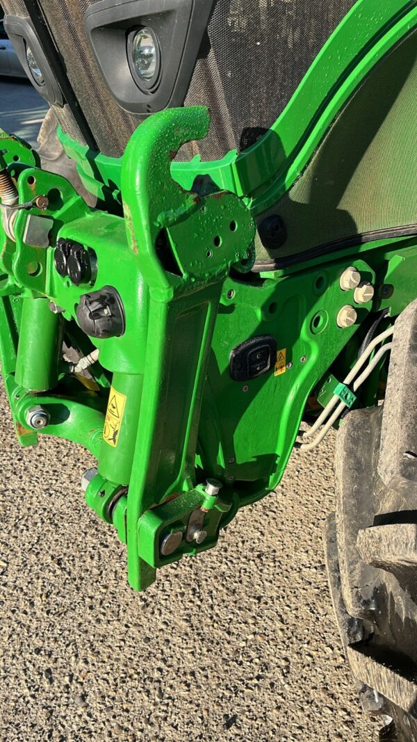 7b56cf2a-92b6-40e8-bb56-323a60559c8d JOHN DEERE 6155R Neuf