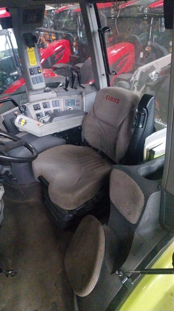 Claas ARION 510 + CHARGEUR