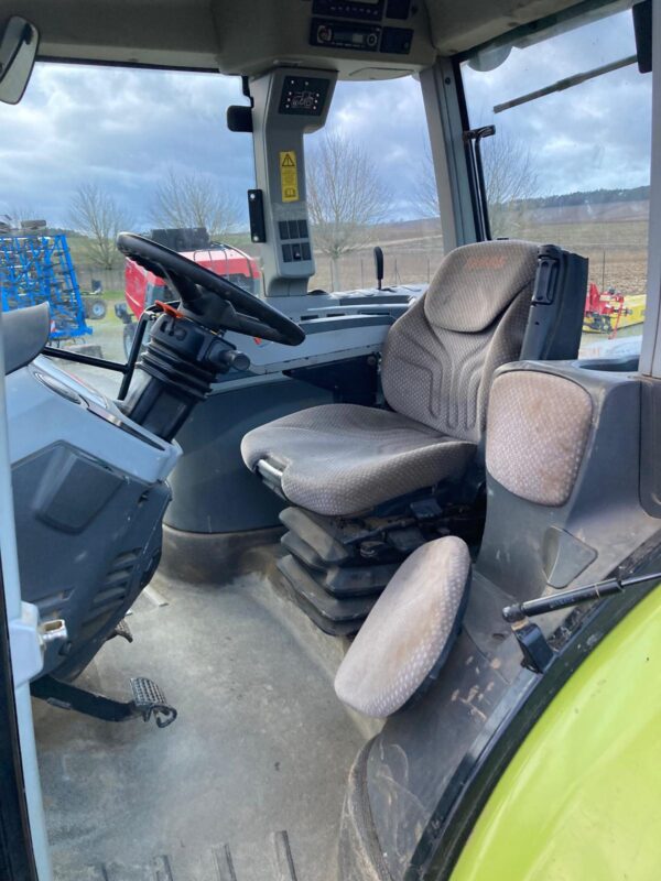 Claas AXION 820 – 220 CH