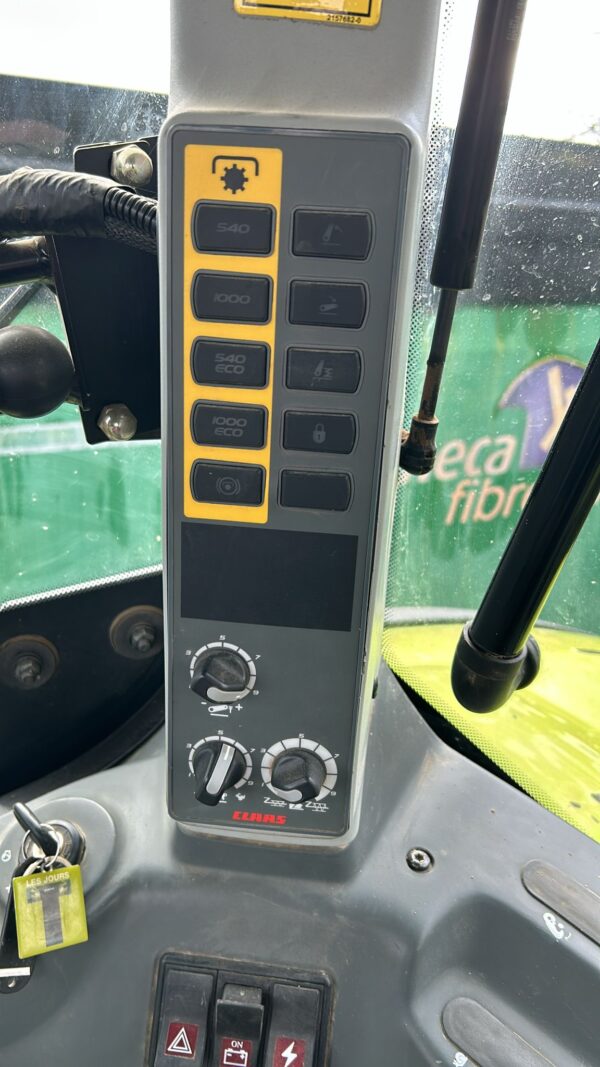 Claas AXION 920 – 320 CH
