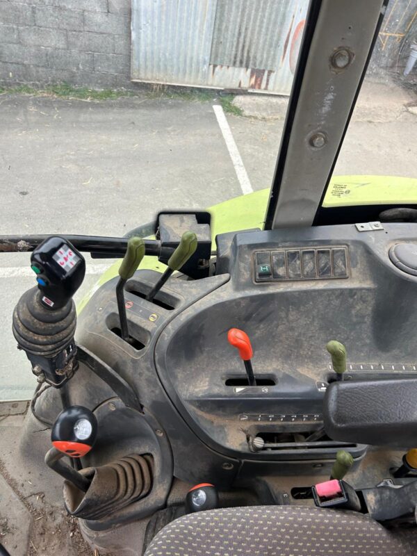 Claas AXOS 340 + CHARGEUR – 115 CH