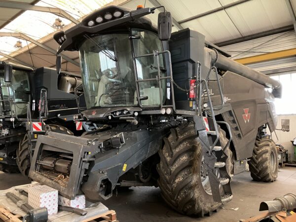 9e2ec05b-fc1f-4c03-ad11-a6f12ae557d6 MOISSONNEUSE-BATTEUSE MASSEY FERGUSON IDEAL 8 PL 4 RM