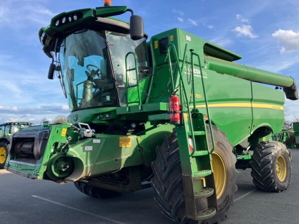 Moissonneuse batteuse JOHN DEERE S770I