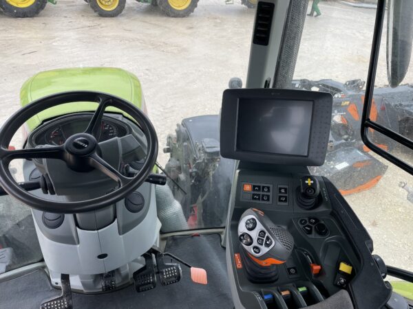 Claas ARION 520 + Bati MX – 125 CH