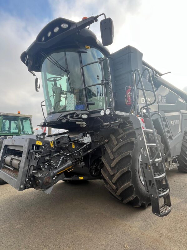 MOISSONNEUSE FENDT IDEAL 9 + Coupe 10,70 m