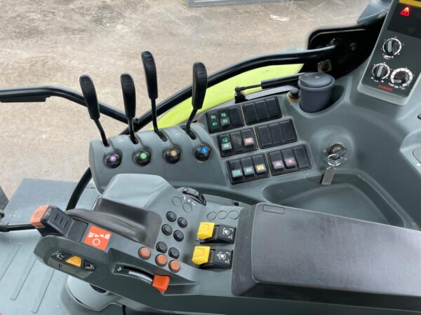 Claas ARION 620 CIS – 150 CH