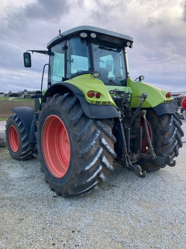 Claas AXION 820 – 220 CH