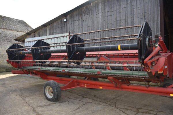 a55ee3d4-dd36-4a65-b94f-8ab85e50038f Moissonneuse batteuse MASSEY FERGUSON MF 40 RS