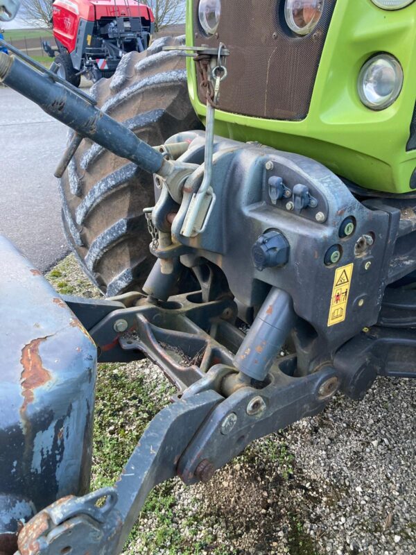 Claas AXION 820 – 220 CH