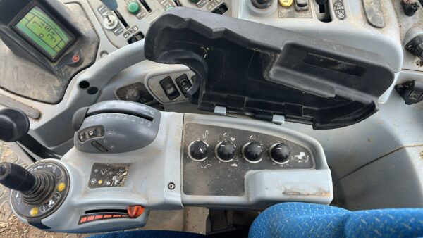 NEW HOLLAND T7050 POWER COMMAND – 220 CH