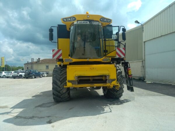 bb1bf26d-e815-416b-b0c9-b0bf3ce856a3 Moissonneuse batteuse NEW HOLLAND CSX 7050