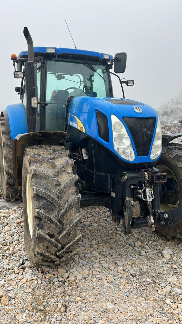 NEW HOLLAND T7050 POWER COMMAND – 220 CH