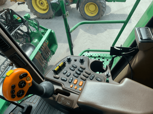 MOISSONNEUSE BATTEUSE JOHN DEERE 9780 CTS HM - Coupe 6,10 m