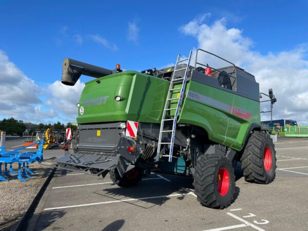 MOISSONNEUSE-BATTEUSE FENDT 6275 L - COUPE 6,10M