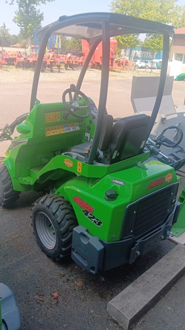 VALET DE FERME COMPACT AVANT 423