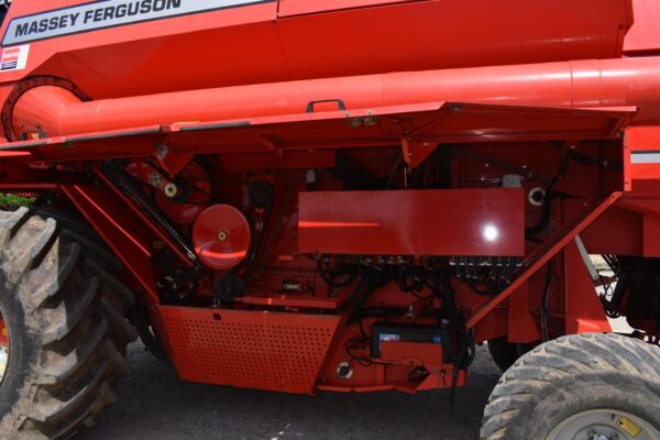 ce5d8ae5-d2db-4b60-9a09-9d05b790f35b Moissonneuse batteuse MASSEY FERGUSON MF 40 RS